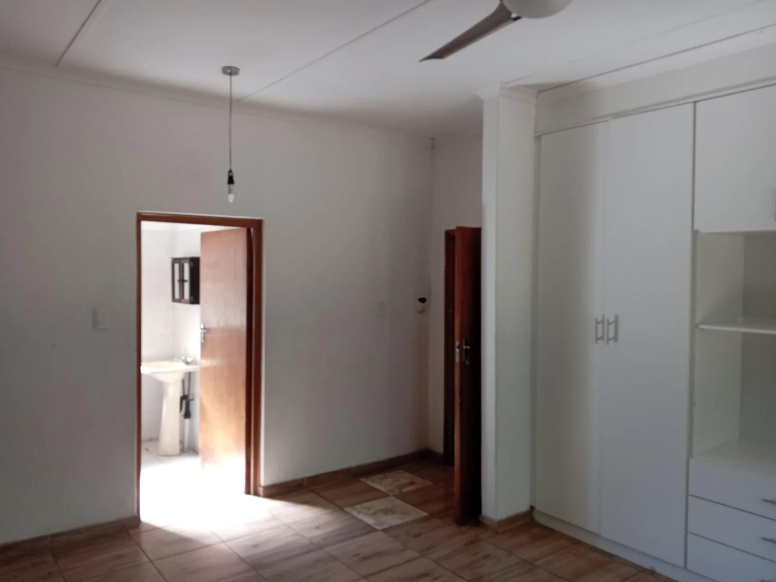 LOVELY THREE BEDROOM HOME WITH TWO BEDROOM FLAT<br/><br/>