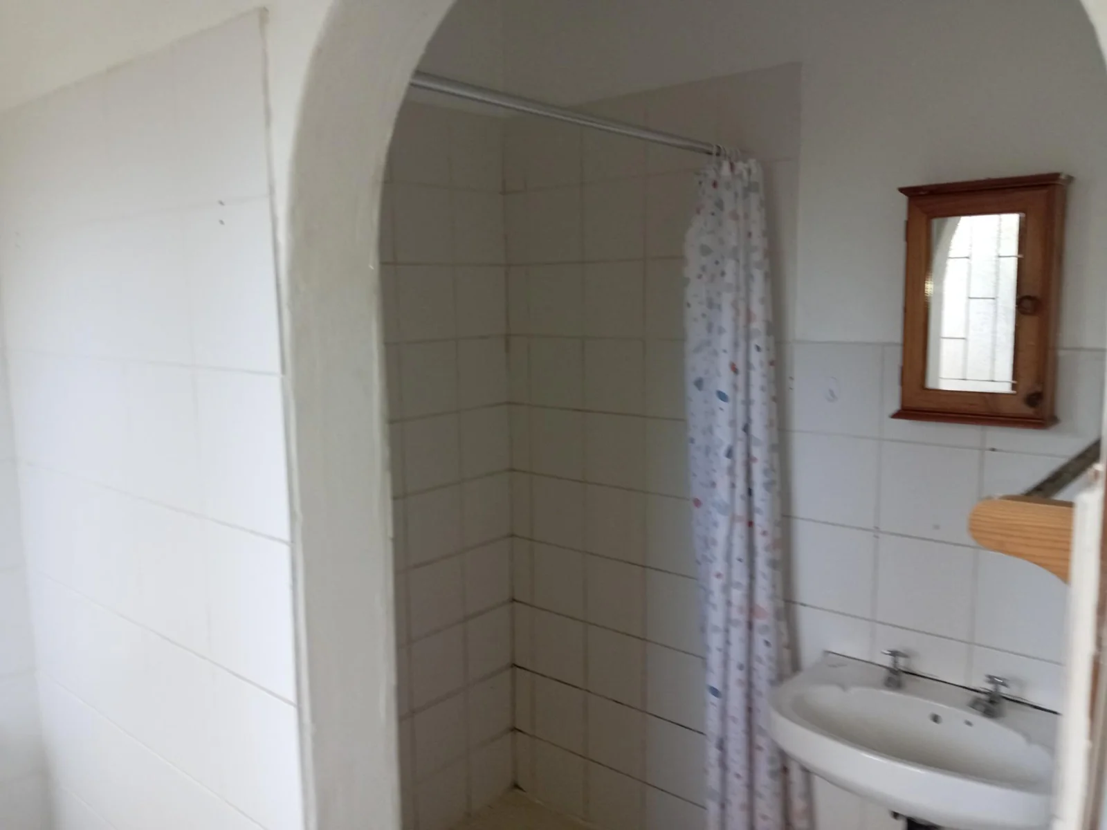 LOVELY THREE BEDROOM HOME WITH TWO BEDROOM FLAT<br/><br/>