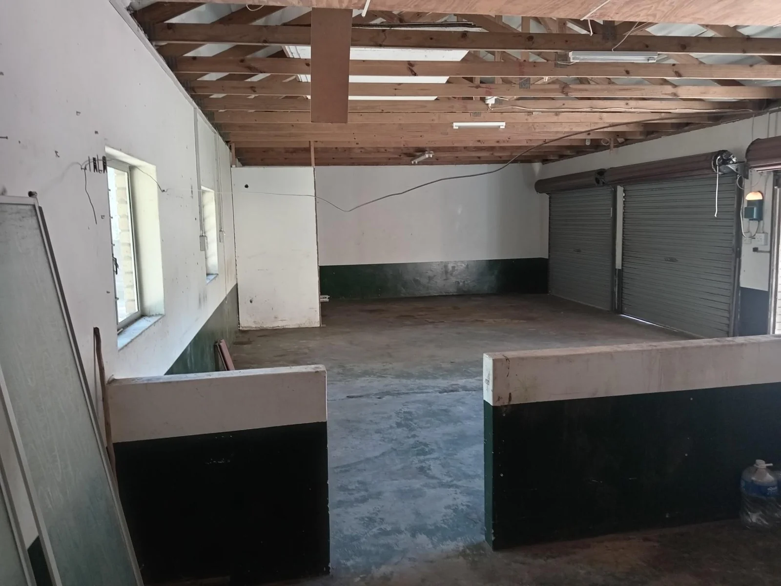 LOVELY THREE BEDROOM HOME WITH TWO BEDROOM FLAT<br/><br/>