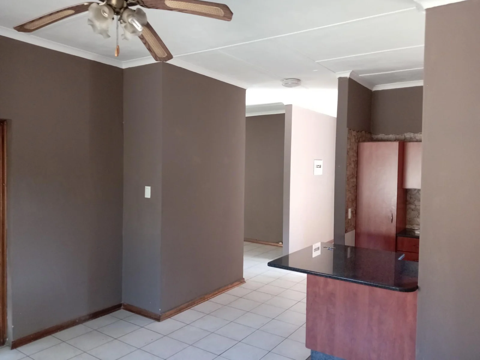 LOVELY THREE BEDROOM HOME WITH TWO BEDROOM FLAT<br/><br/>