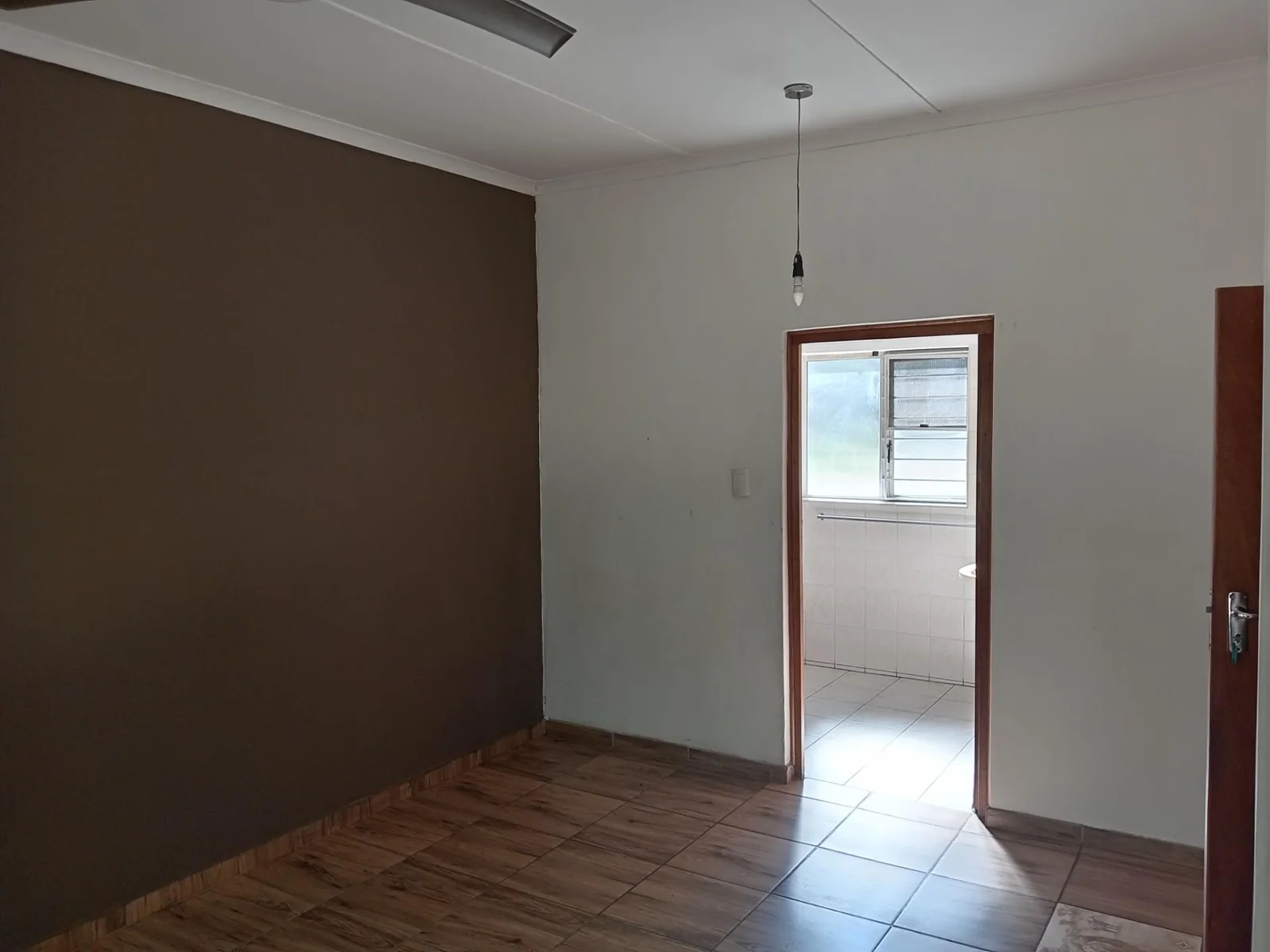 LOVELY THREE BEDROOM HOME WITH TWO BEDROOM FLAT<br/><br/>