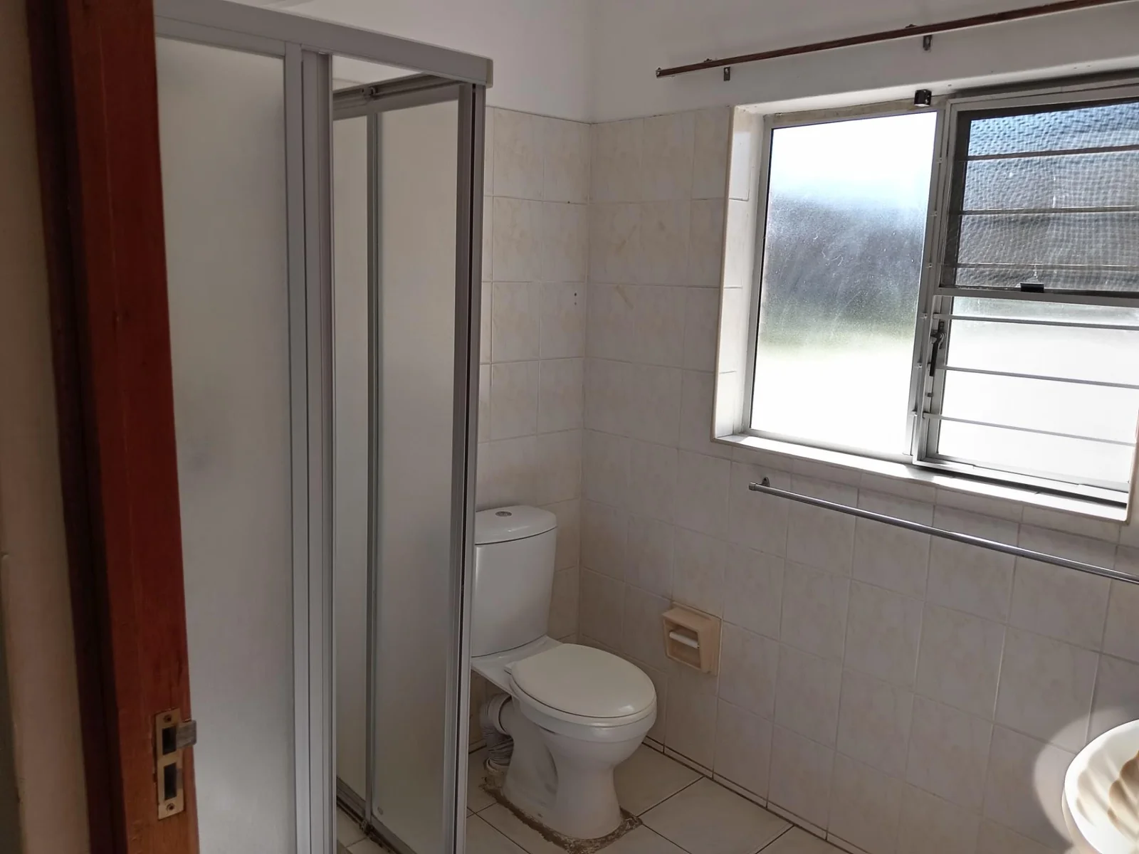 LOVELY THREE BEDROOM HOME WITH TWO BEDROOM FLAT<br/><br/>