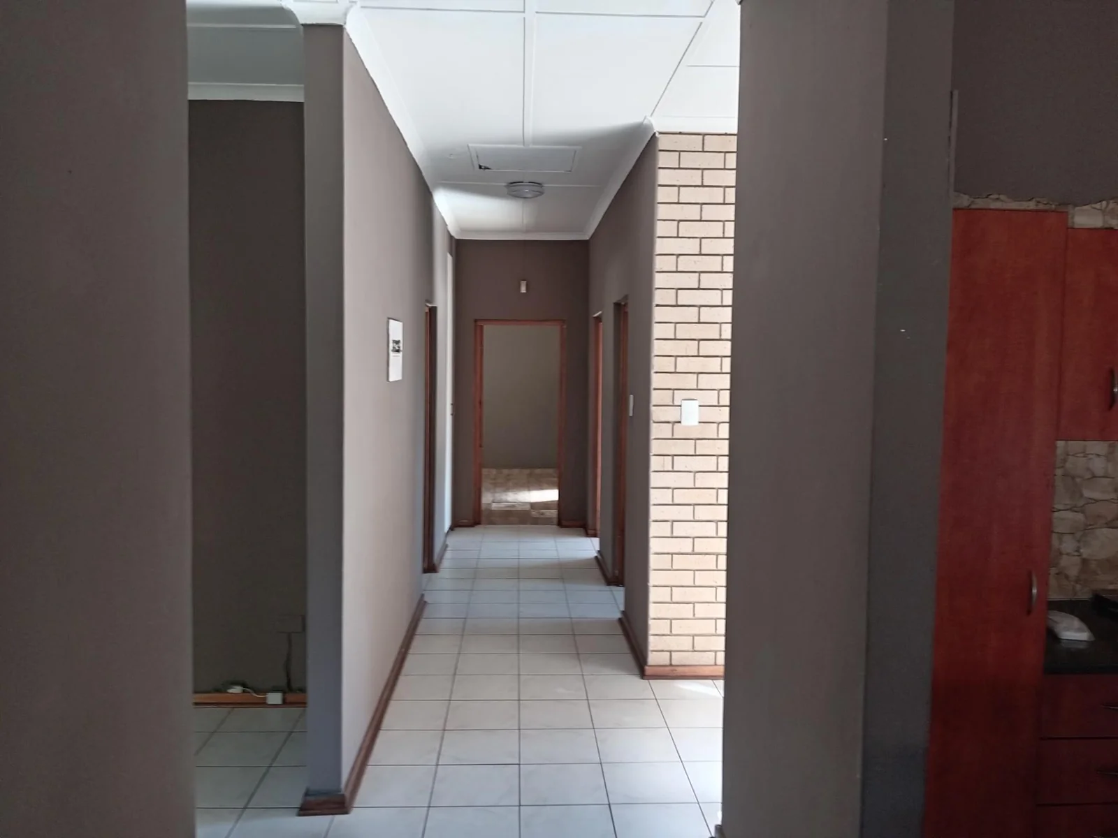 LOVELY THREE BEDROOM HOME WITH TWO BEDROOM FLAT<br/><br/>