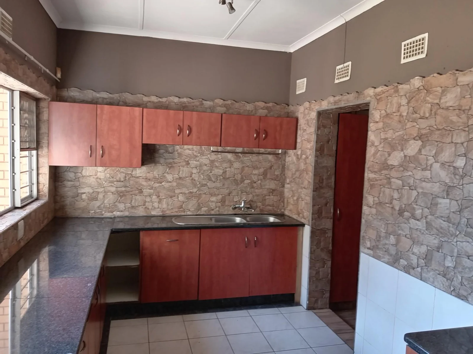 LOVELY THREE BEDROOM HOME WITH TWO BEDROOM FLAT<br/><br/>