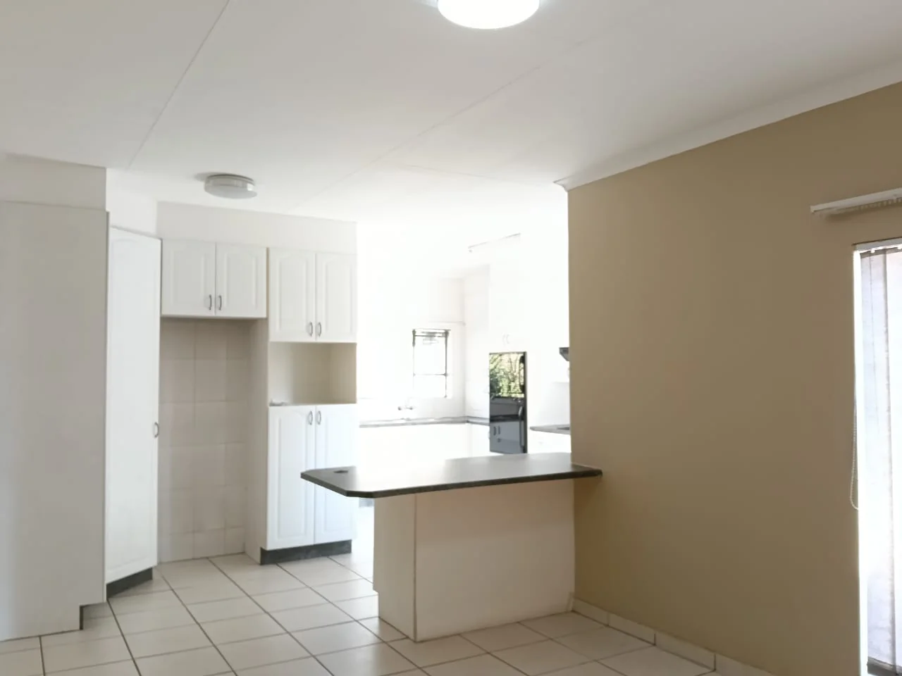 Stylish, spacious and secure Townhouse to let in Three Rivers Proper.