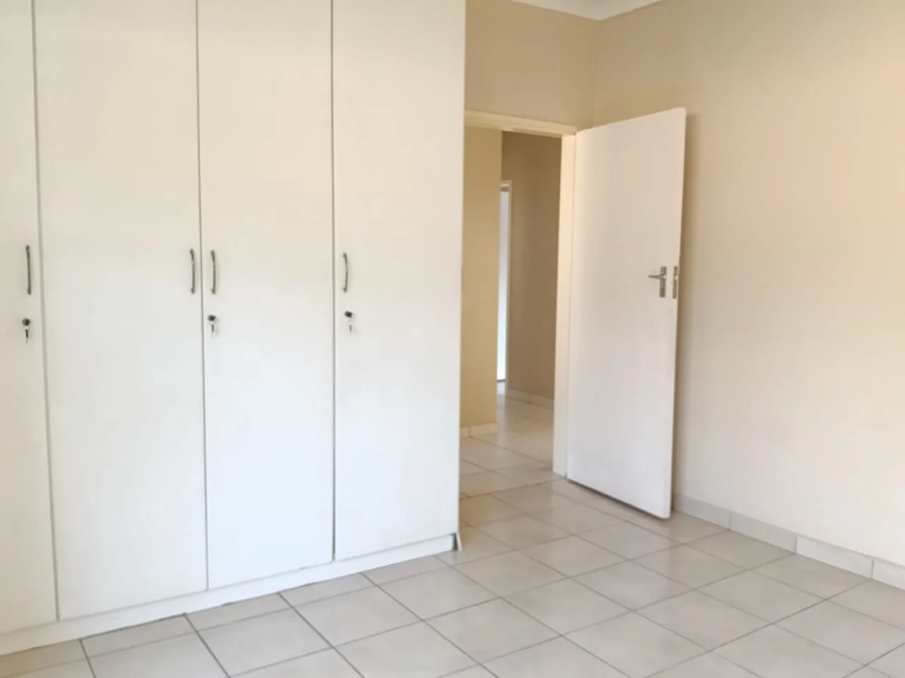 Stylish, spacious and secure Townhouse to let in Three Rivers Proper.