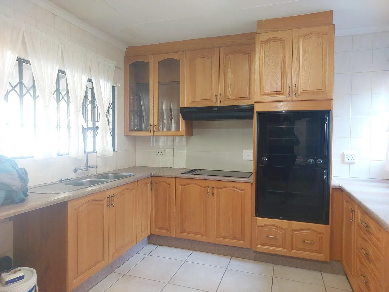 Stylish, spacious and secure Townhouse to let in Three Rivers Proper.