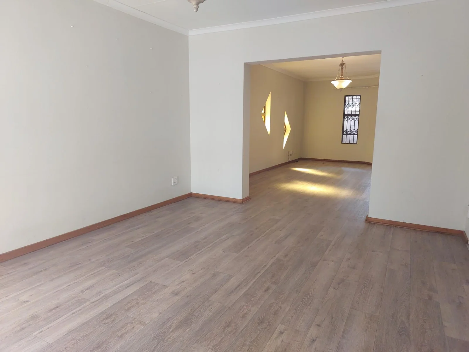 Stylish, spacious and secure Townhouse to let in Three Rivers Proper.
