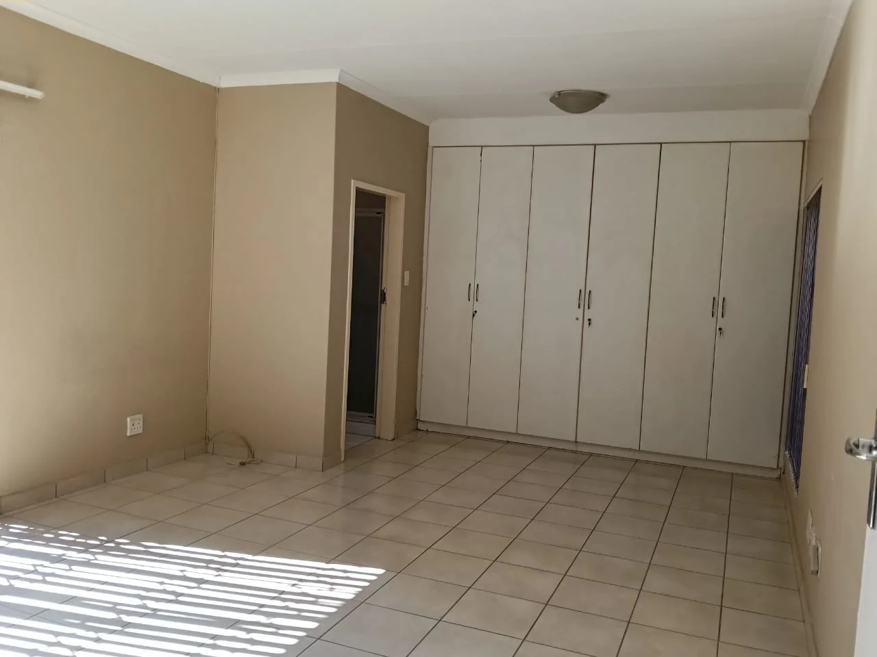 Stylish, spacious and secure Townhouse to let in Three Rivers Proper.