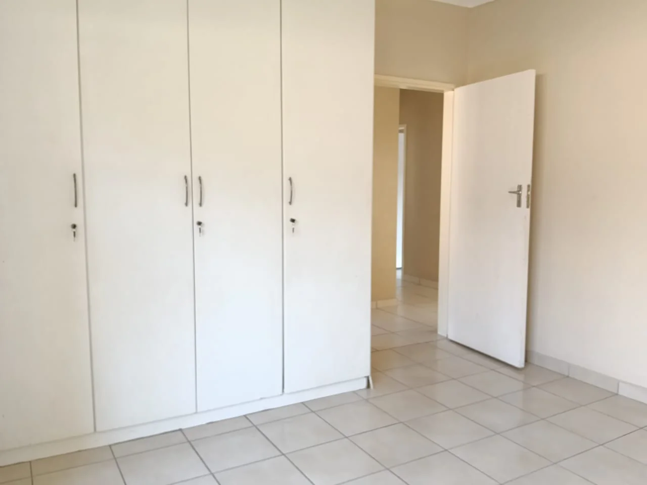 Stylish, spacious and secure Townhouse to let in Three Rivers Proper.