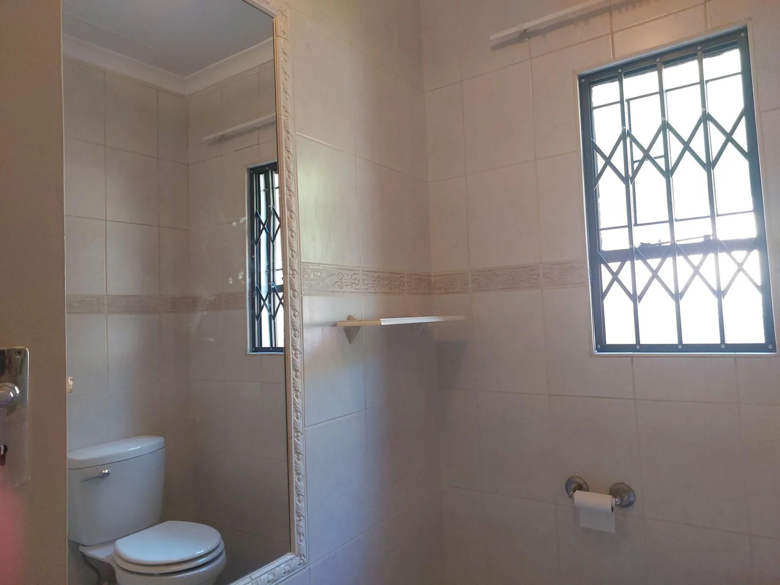 Stylish, spacious and secure Townhouse to let in Three Rivers Proper.