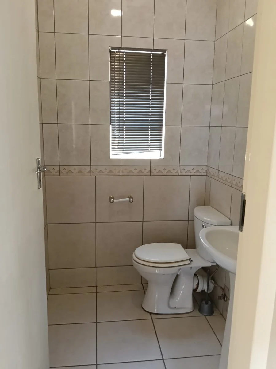 Stylish, spacious and secure Townhouse to let in Three Rivers Proper.