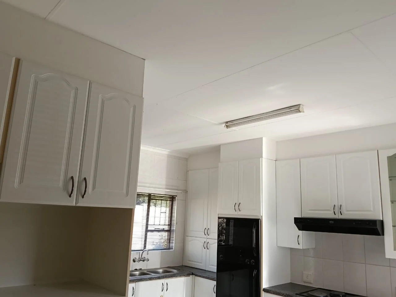 Stylish, spacious and secure Townhouse to let in Three Rivers Proper.