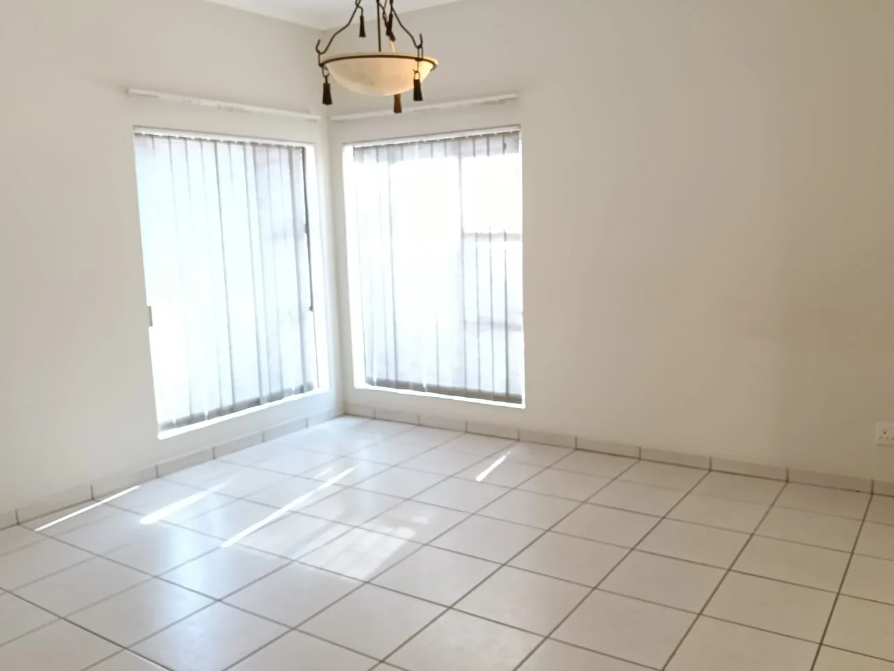 Stylish, spacious and secure Townhouse to let in Three Rivers Proper.