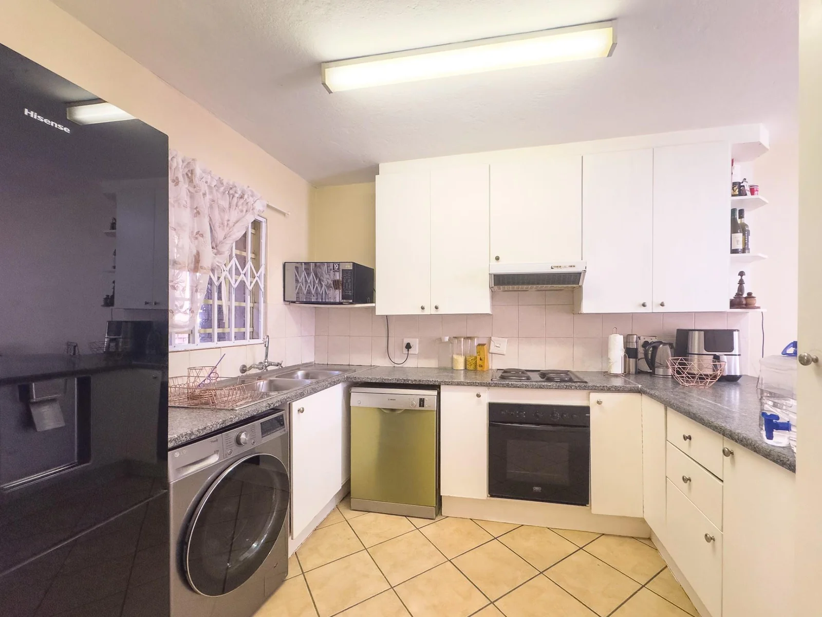 2 Bedroom Ground Floor Unit to Rent in Pierre van Ryneveld