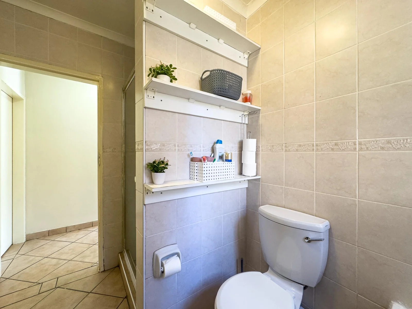 2 Bedroom Ground Floor Unit to Rent in Pierre van Ryneveld