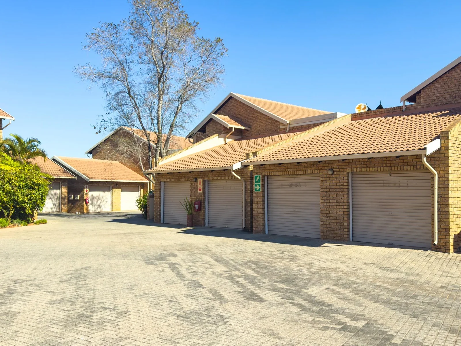 2 Bedroom Ground Floor Unit to Rent in Pierre van Ryneveld