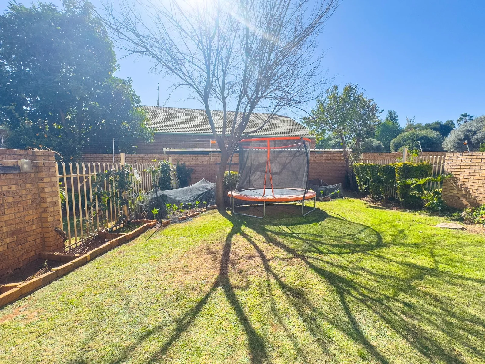 2 Bedroom Ground Floor Unit to Rent in Pierre van Ryneveld