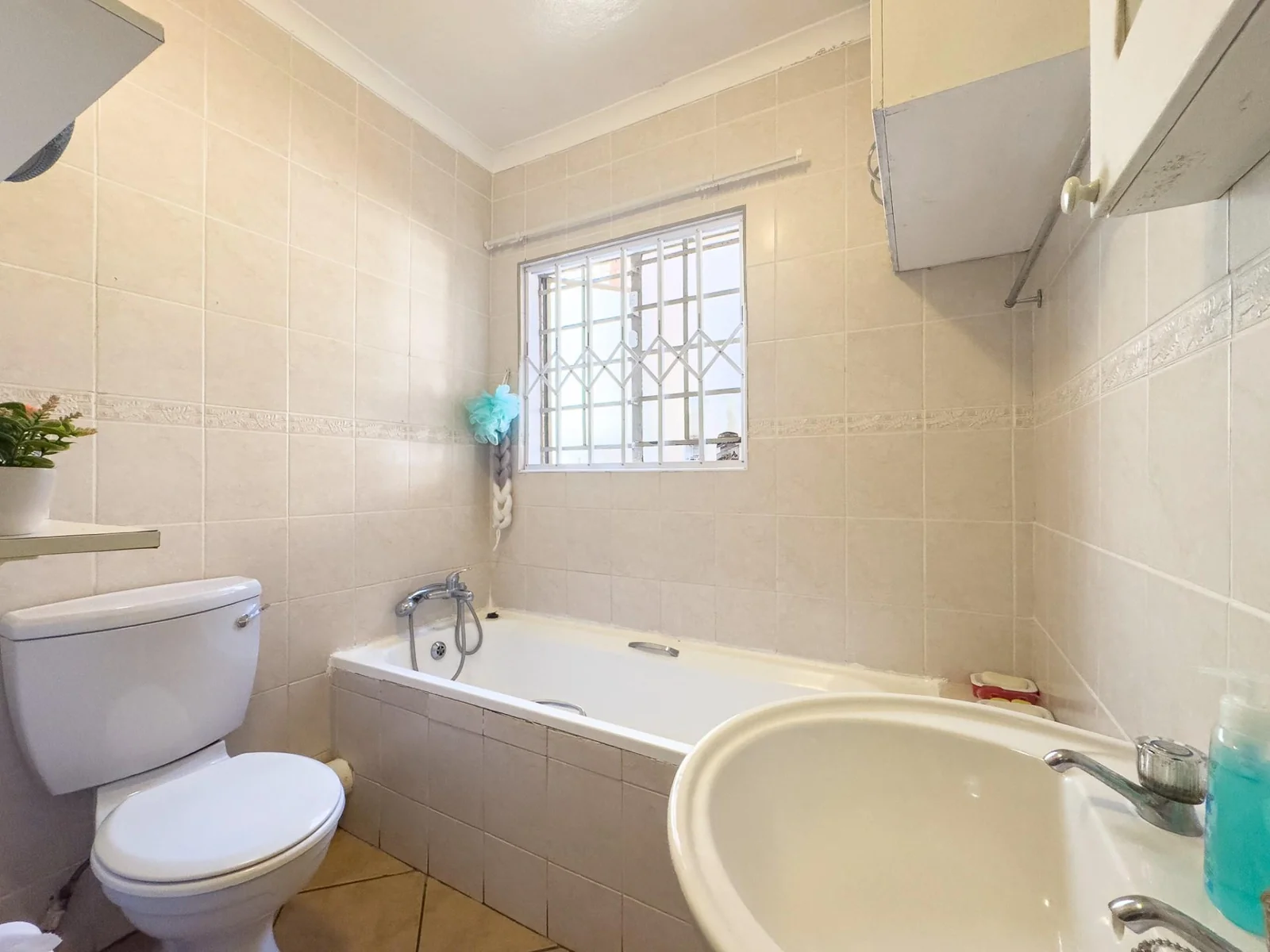 2 Bedroom Ground Floor Unit to Rent in Pierre van Ryneveld
