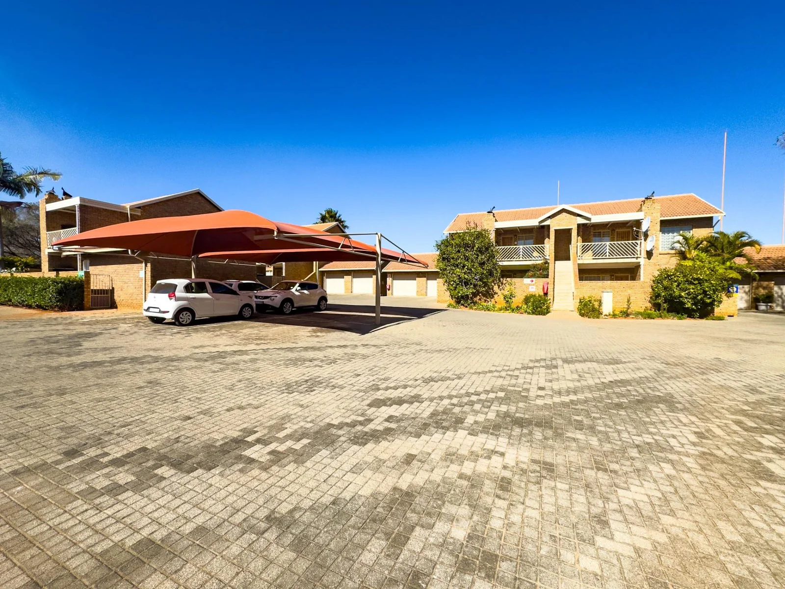 2 Bedroom Ground Floor Unit to Rent in Pierre van Ryneveld