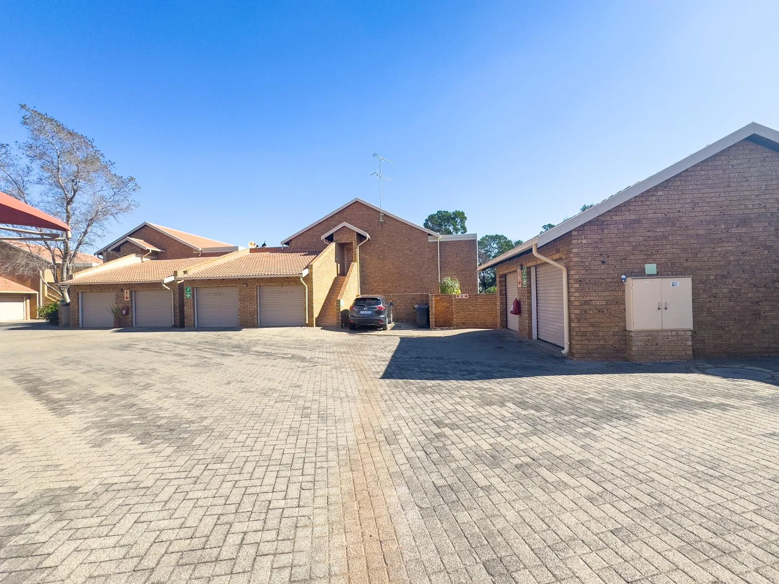 2 Bedroom Ground Floor Unit to Rent in Pierre van Ryneveld