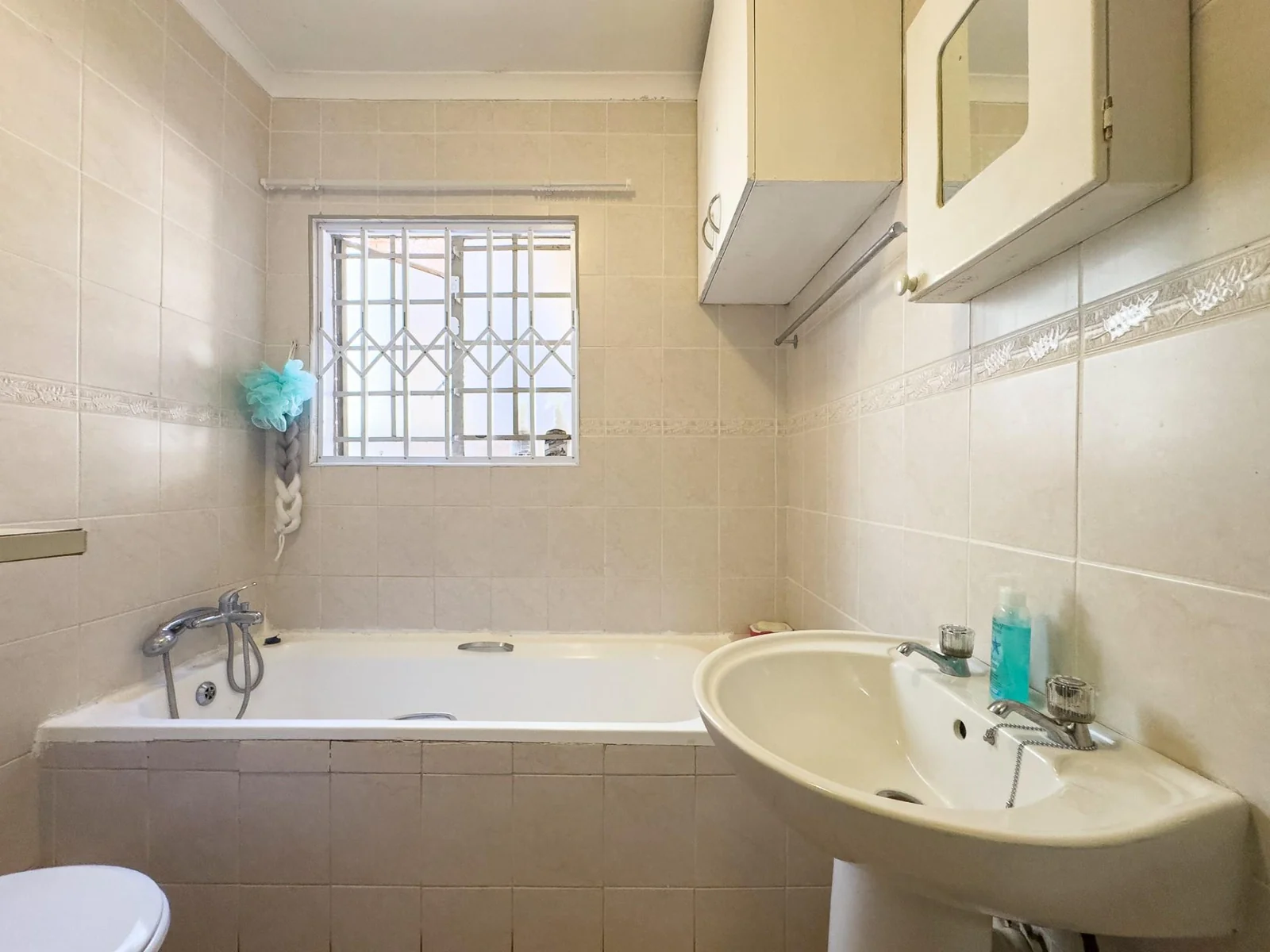 2 Bedroom Ground Floor Unit to Rent in Pierre van Ryneveld