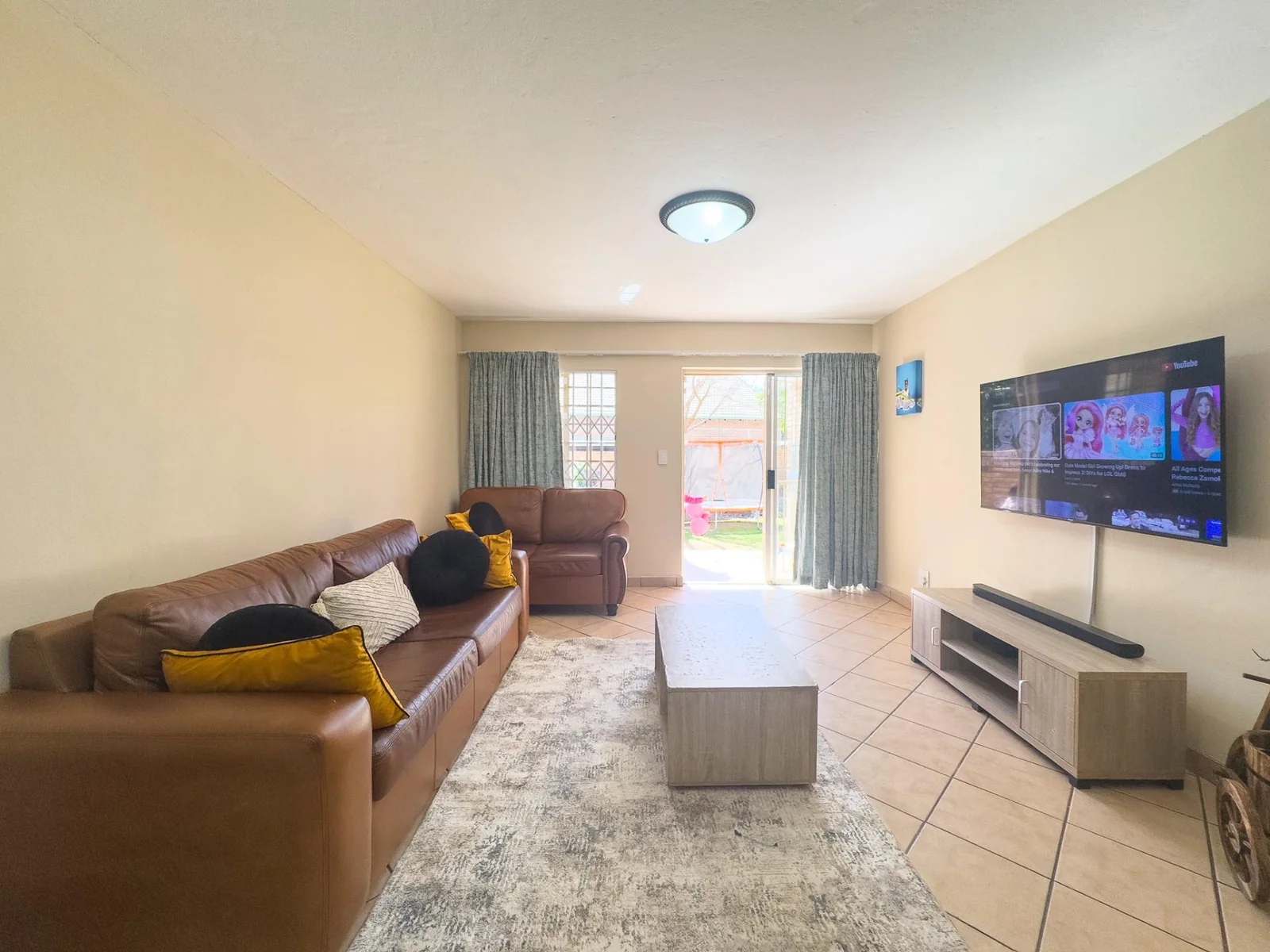 2 Bedroom Ground Floor Unit to Rent in Pierre van Ryneveld