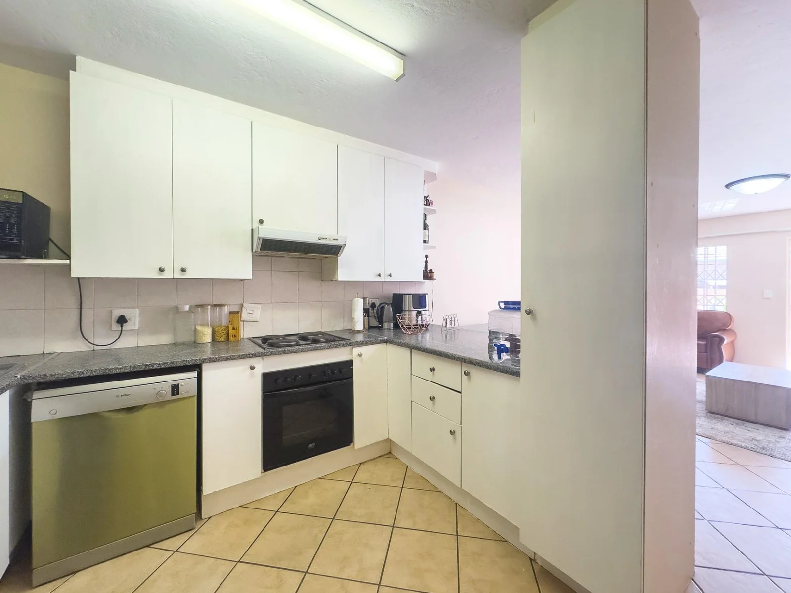 2 Bedroom Ground Floor Unit to Rent in Pierre van Ryneveld