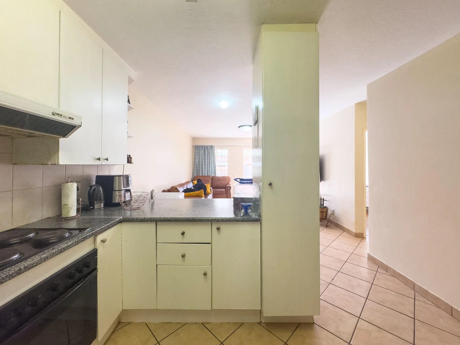2 Bedroom Ground Floor Unit to Rent in Pierre van Ryneveld
