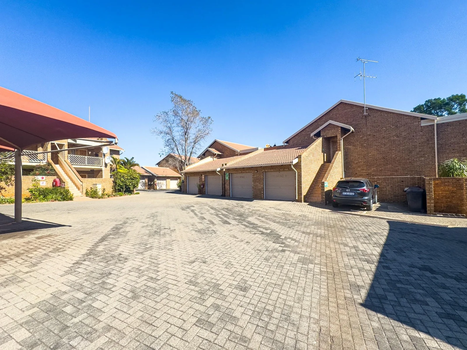 2 Bedroom Ground Floor Unit to Rent in Pierre van Ryneveld
