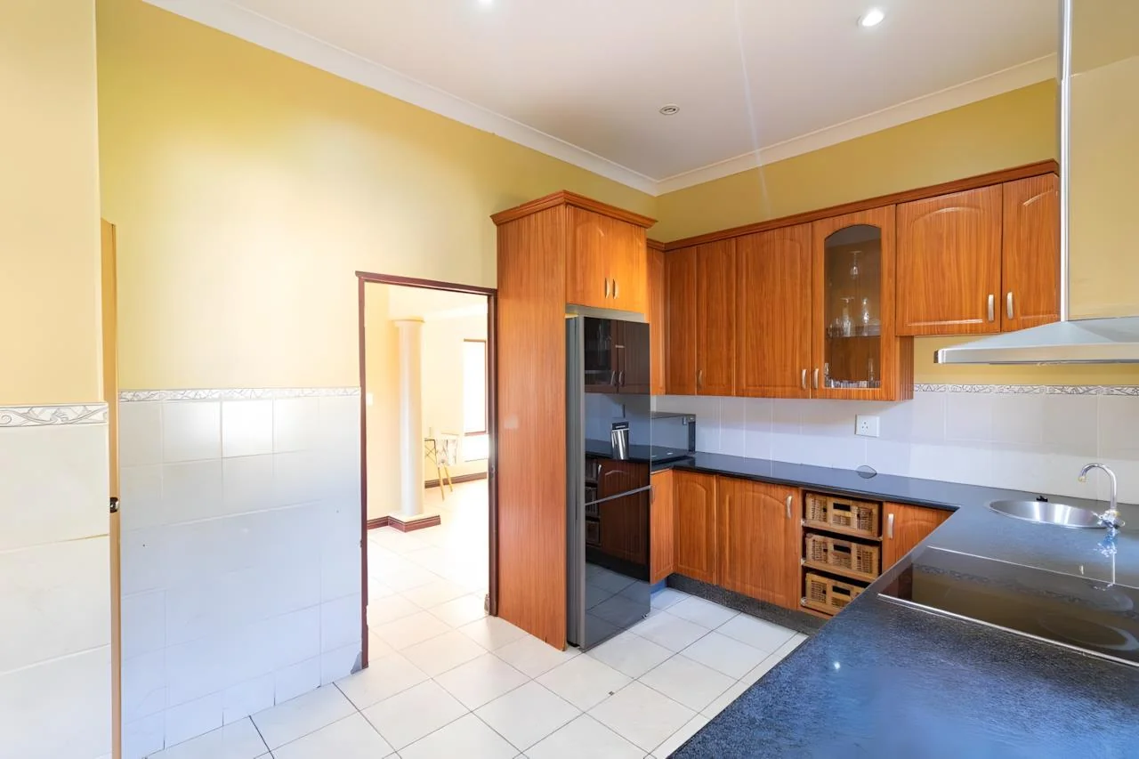 Elegant 4-Bedroom Tuscan-Style Home in Blue Valley Golf Estate – Secure Living with Pool, Jacuzzi & Scenic Luxury