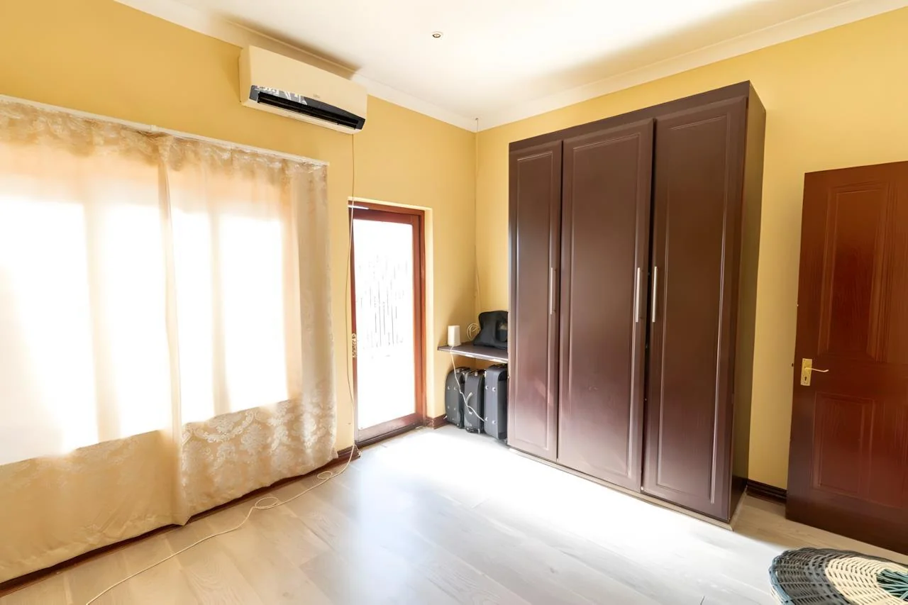 Elegant 4-Bedroom Tuscan-Style Home in Blue Valley Golf Estate – Secure Living with Pool, Jacuzzi & Scenic Luxury