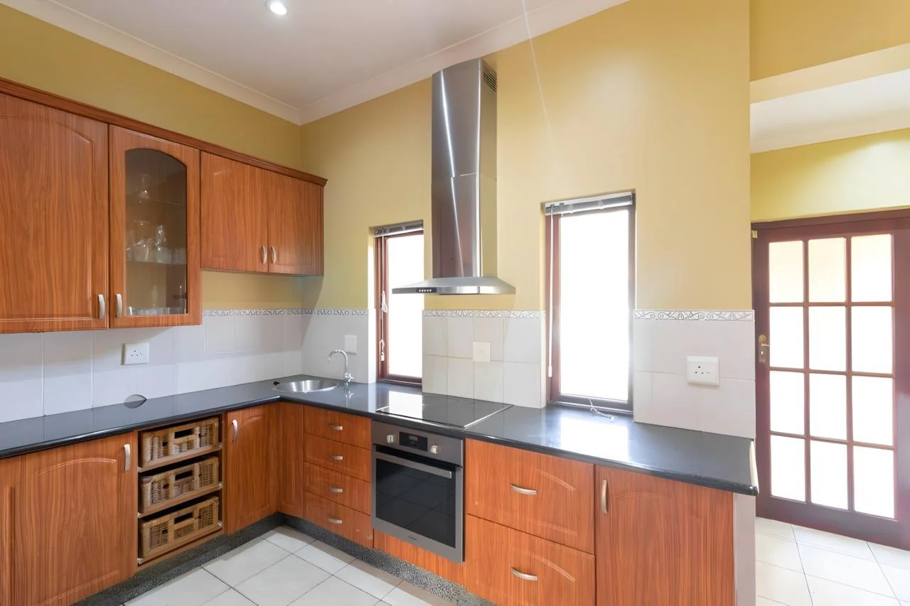 Elegant 4-Bedroom Tuscan-Style Home in Blue Valley Golf Estate – Secure Living with Pool, Jacuzzi & Scenic Luxury