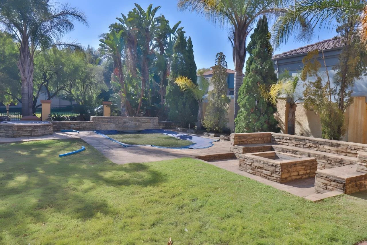 Elegant 4-Bedroom Tuscan-Style Home in Blue Valley Golf Estate – Secure Living with Pool, Jacuzzi & Scenic Luxury