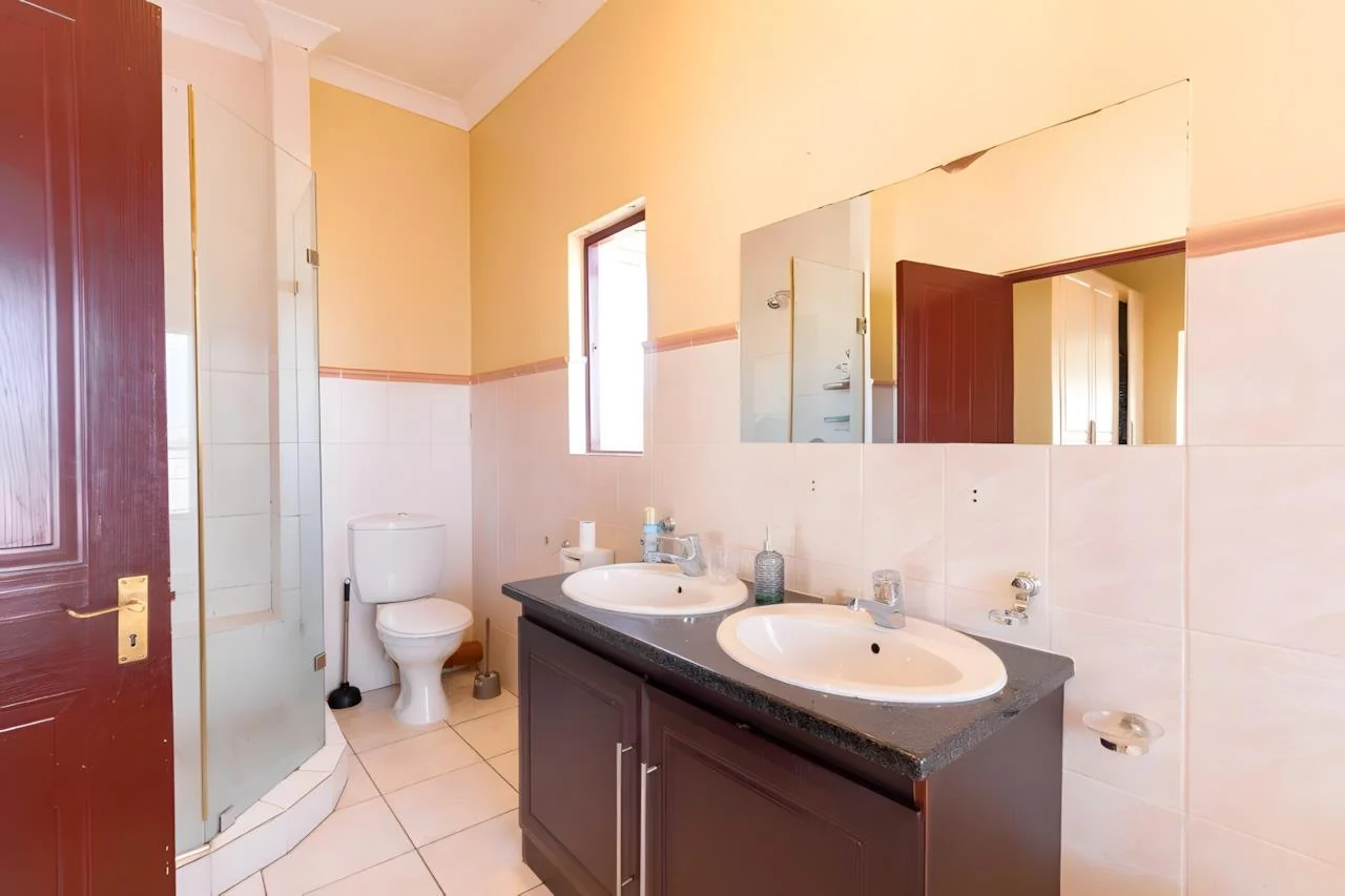 Elegant 4-Bedroom Tuscan-Style Home in Blue Valley Golf Estate – Secure Living with Pool, Jacuzzi & Scenic Luxury