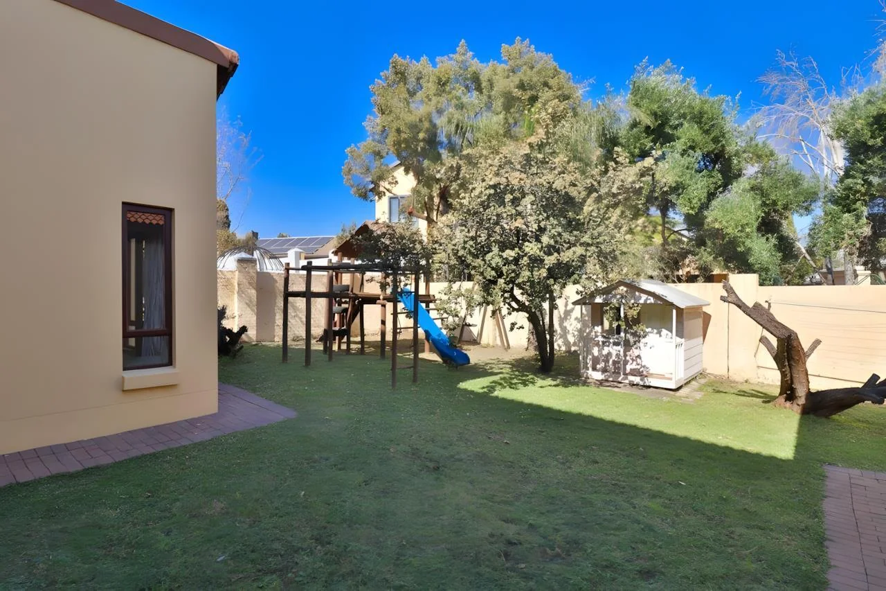 Elegant 4-Bedroom Tuscan-Style Home in Blue Valley Golf Estate – Secure Living with Pool, Jacuzzi & Scenic Luxury