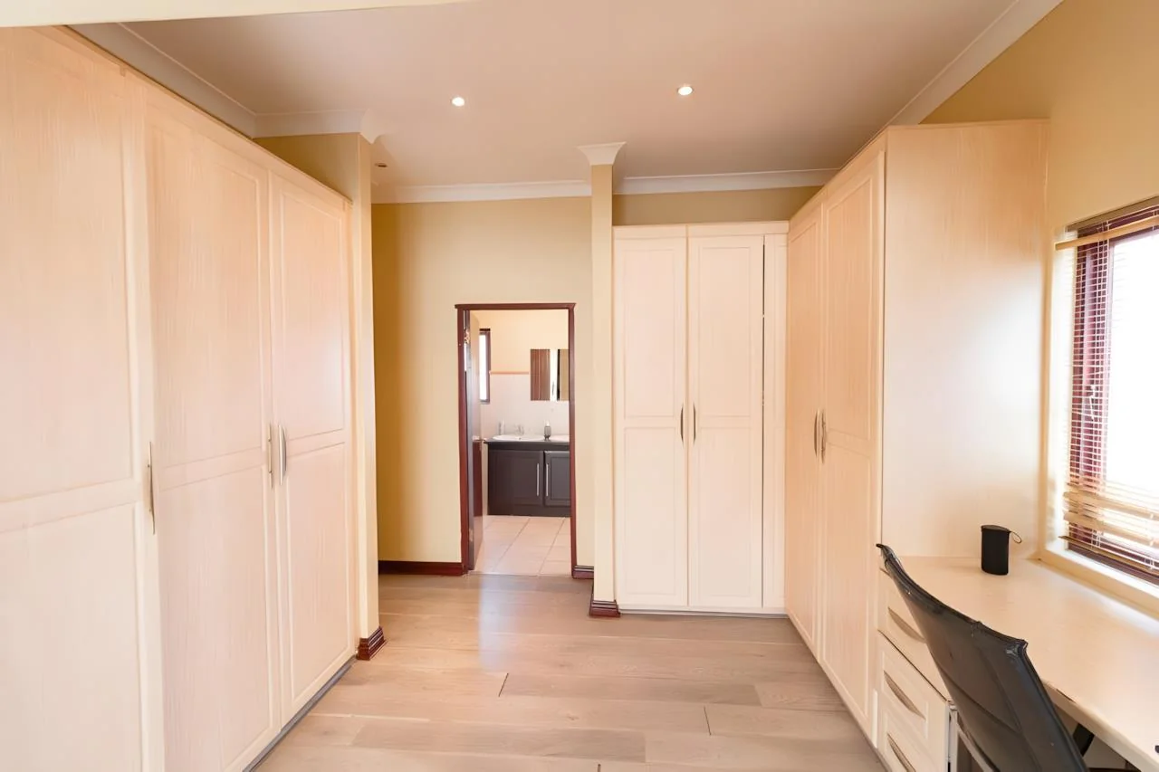 Elegant 4-Bedroom Tuscan-Style Home in Blue Valley Golf Estate – Secure Living with Pool, Jacuzzi & Scenic Luxury