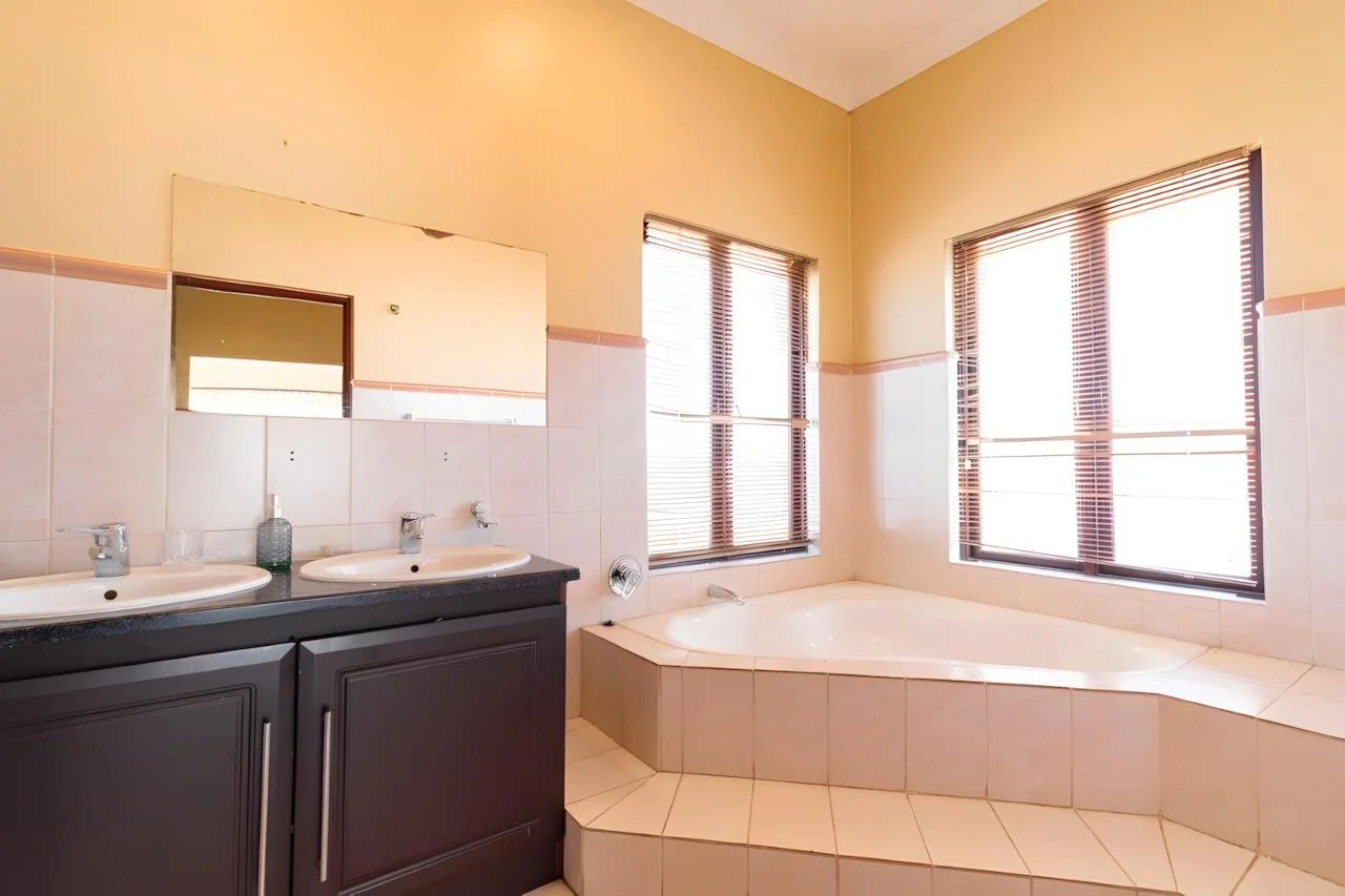 Elegant 4-Bedroom Tuscan-Style Home in Blue Valley Golf Estate – Secure Living with Pool, Jacuzzi & Scenic Luxury