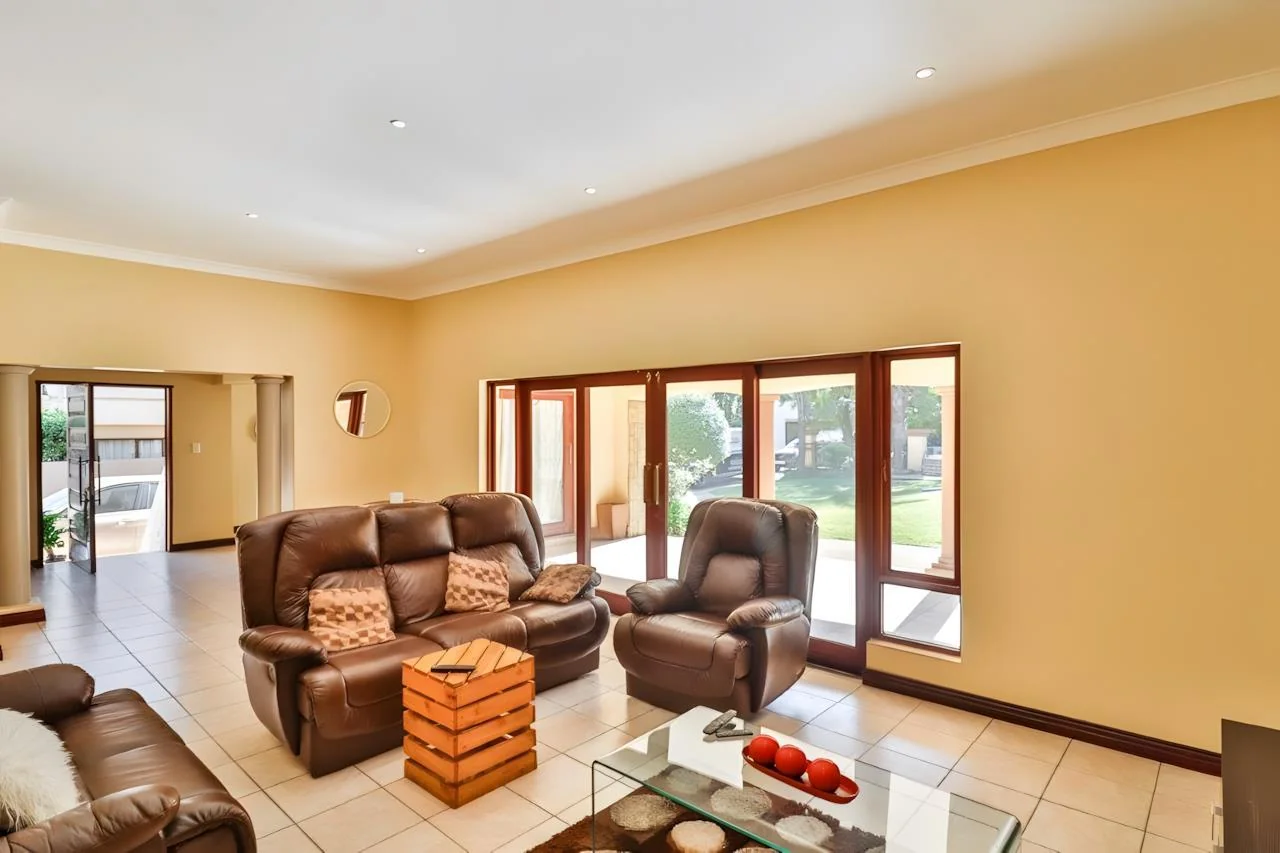 Elegant 4-Bedroom Tuscan-Style Home in Blue Valley Golf Estate – Secure Living with Pool, Jacuzzi & Scenic Luxury