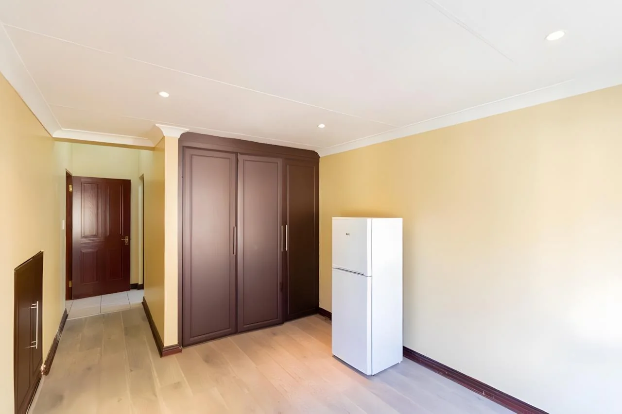 Elegant 4-Bedroom Tuscan-Style Home in Blue Valley Golf Estate – Secure Living with Pool, Jacuzzi & Scenic Luxury