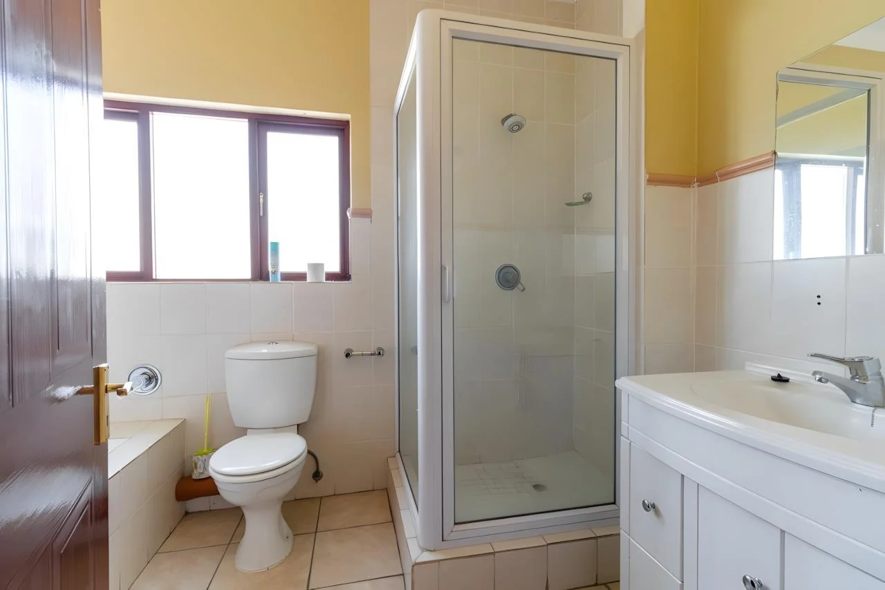 Elegant 4-Bedroom Tuscan-Style Home in Blue Valley Golf Estate – Secure Living with Pool, Jacuzzi & Scenic Luxury