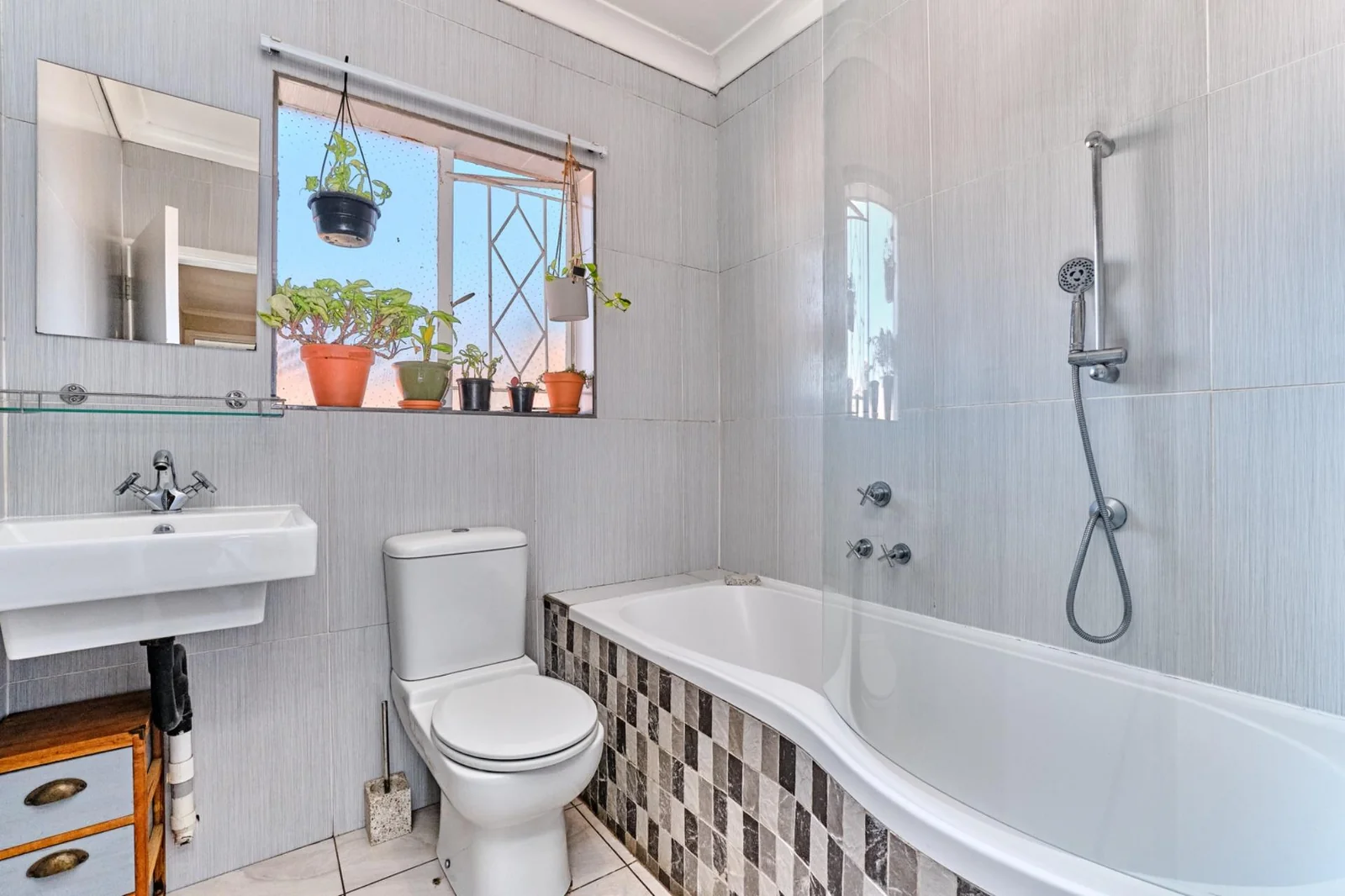 Inviting 2-Bedroom Duplex in Tranquil Fairland for sale.