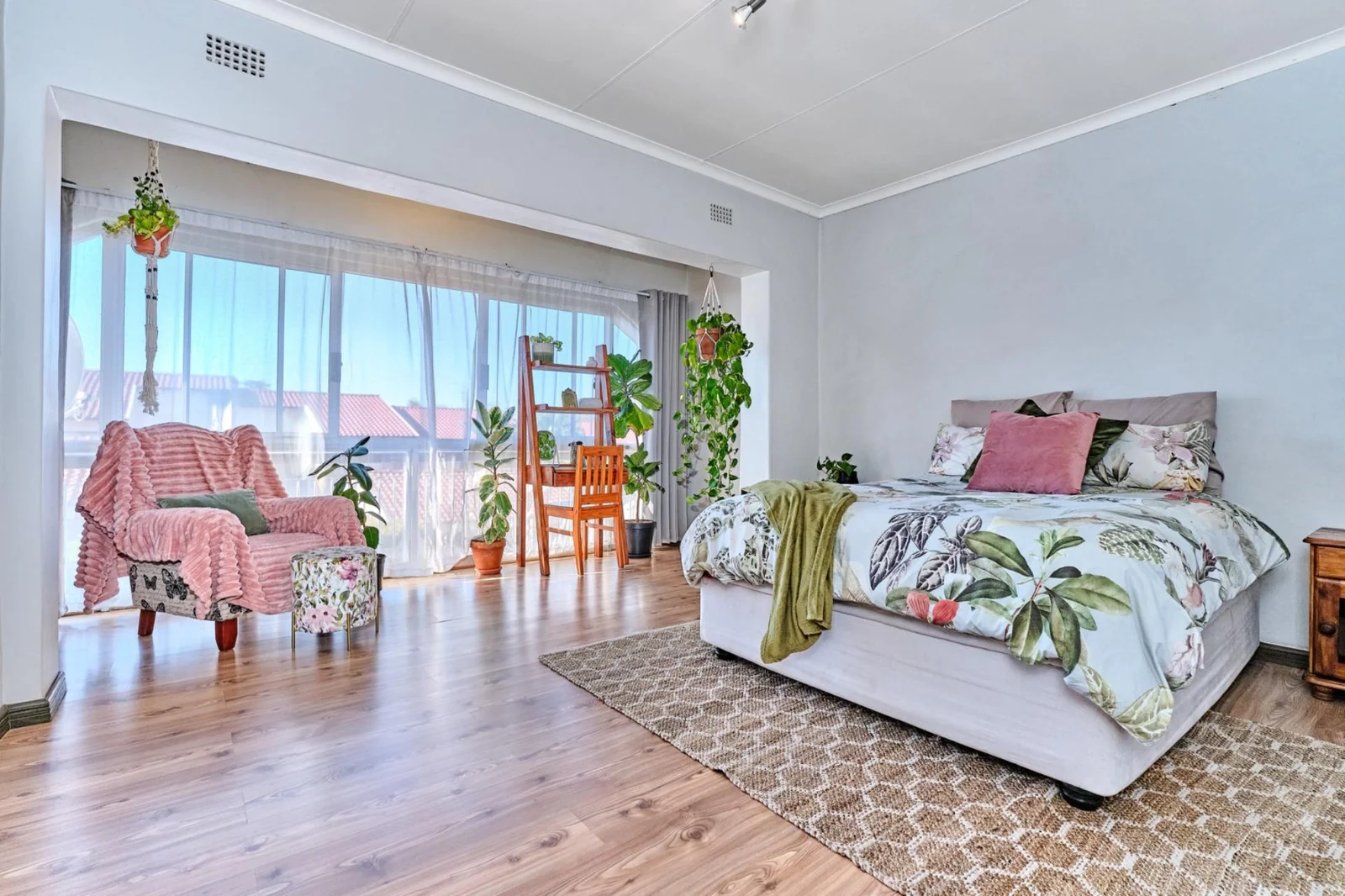 Inviting 2-Bedroom Duplex in Tranquil Fairland for sale.