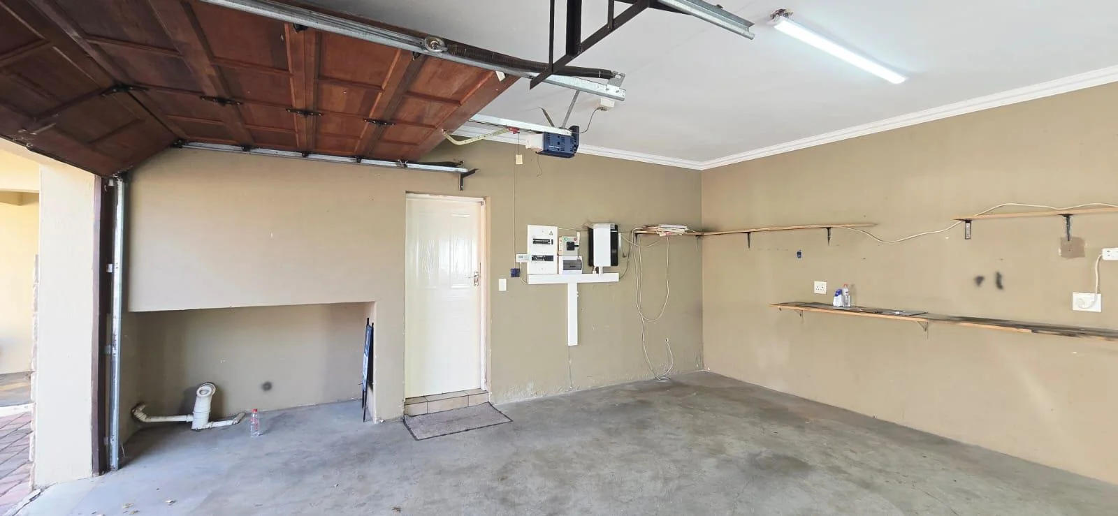 Stylish 4-Bedroom Family Home in Secure Glen Erasmia Estate