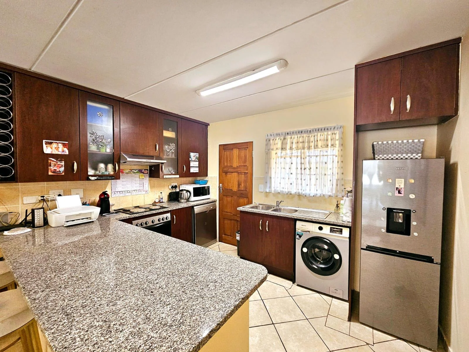 SPACIOUS, IMMACULATE UNIT — PERFECT FOR YOUNG COUPLES OR A SMALL FAMILY