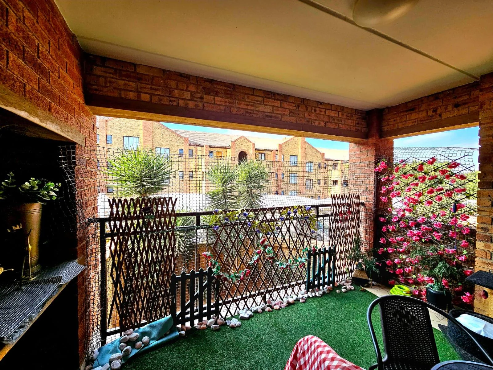 SPACIOUS, IMMACULATE UNIT — PERFECT FOR YOUNG COUPLES OR A SMALL FAMILY