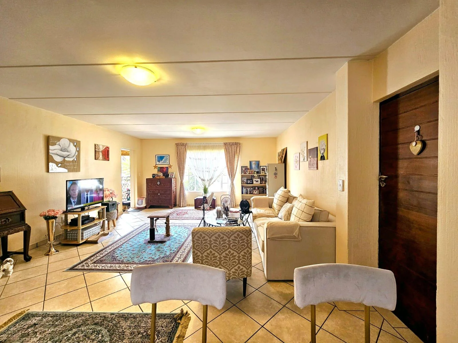 SPACIOUS, IMMACULATE UNIT — PERFECT FOR YOUNG COUPLES OR A SMALL FAMILY