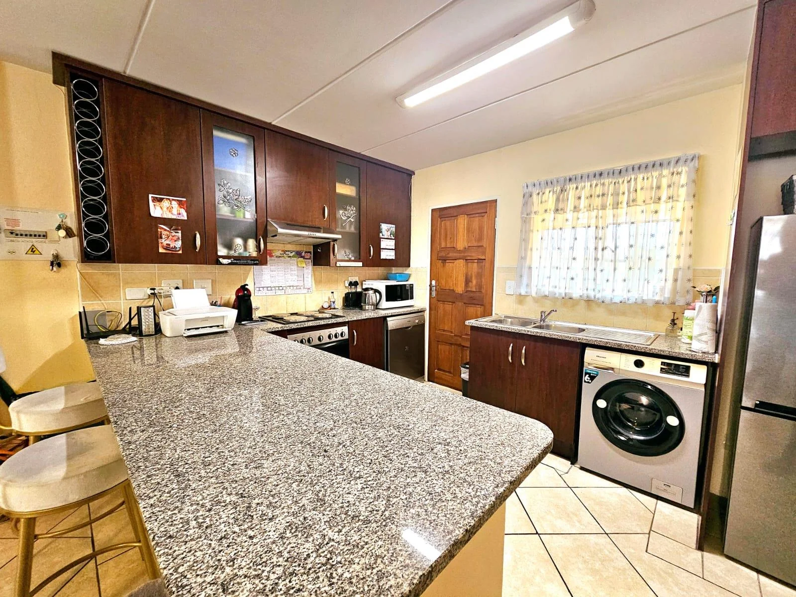 SPACIOUS, IMMACULATE UNIT — PERFECT FOR YOUNG COUPLES OR A SMALL FAMILY