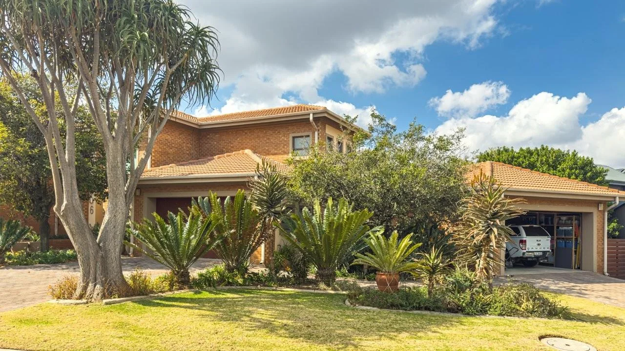 PRACTICAL DOUBLE LEVEL PROPERTY, SITUATED IN A PRIZED LOCATION OF MIDLANDS ESTATE