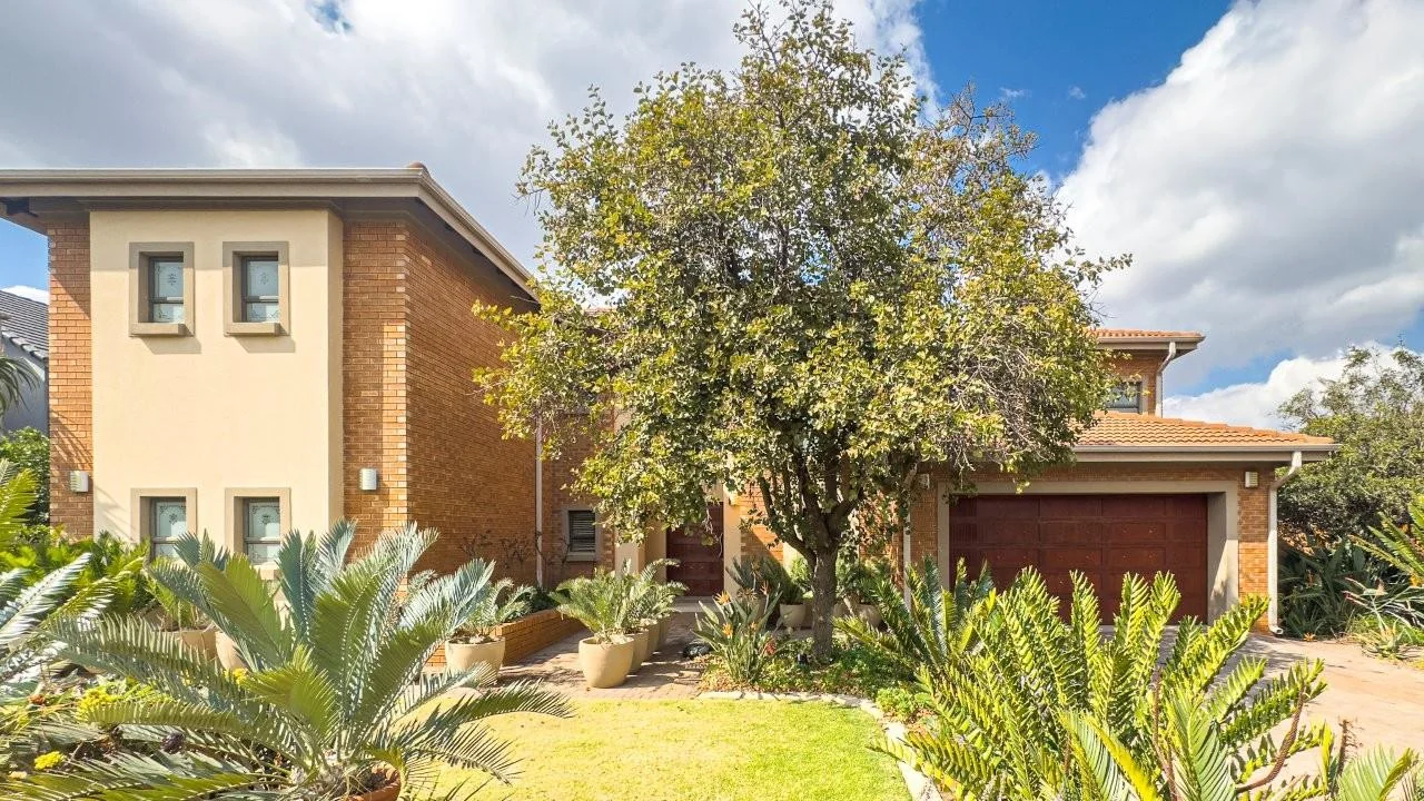 PRACTICAL DOUBLE LEVEL PROPERTY, SITUATED IN A PRIZED LOCATION OF MIDLANDS ESTATE